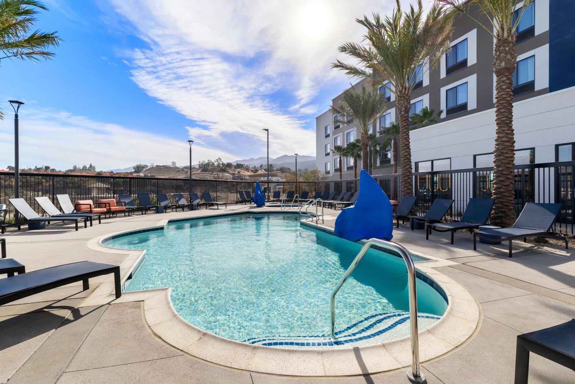 Hampton Inn & Suites Corona, Ca Екстериор снимка