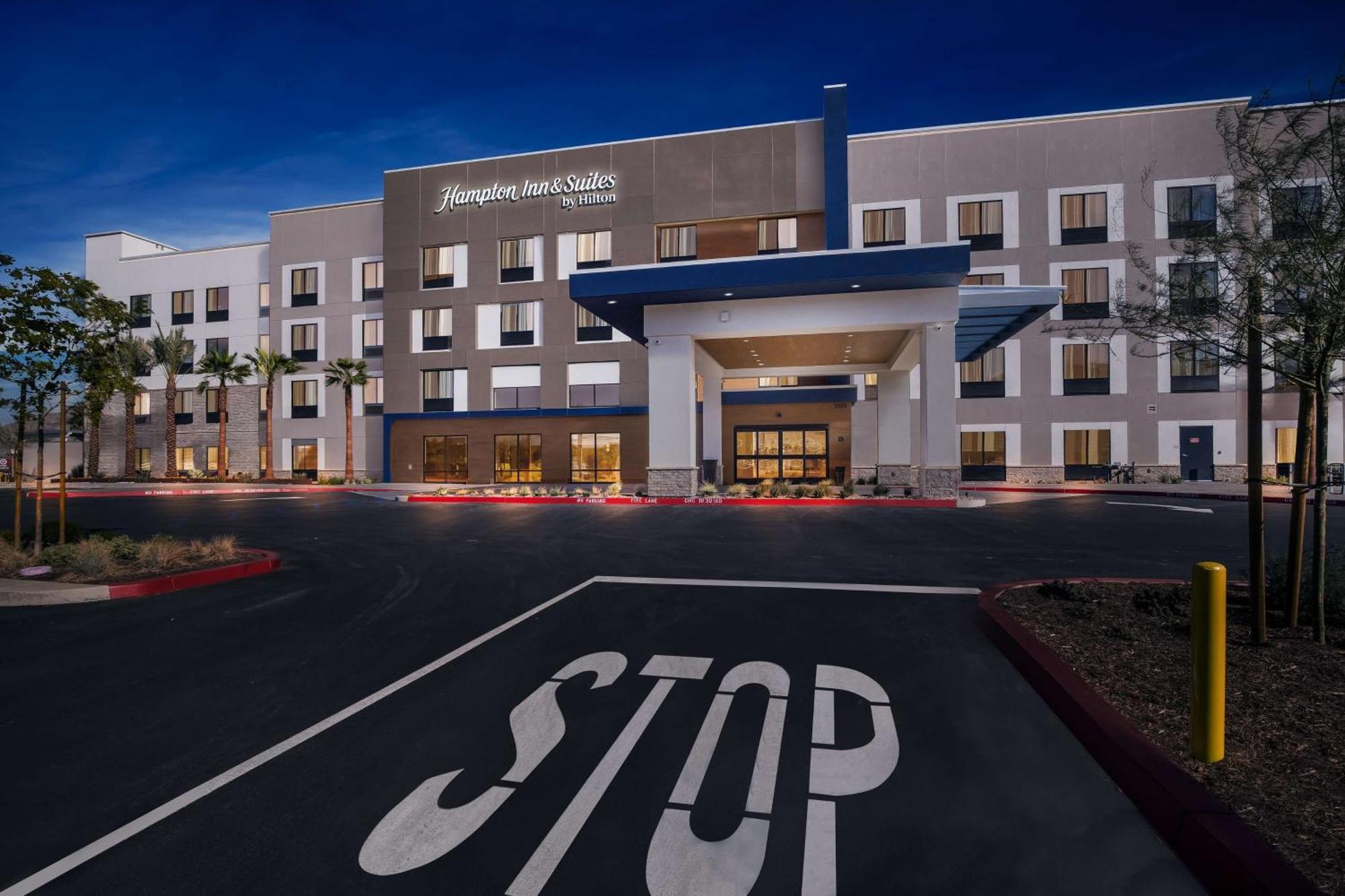 Hampton Inn & Suites Corona, Ca Екстериор снимка