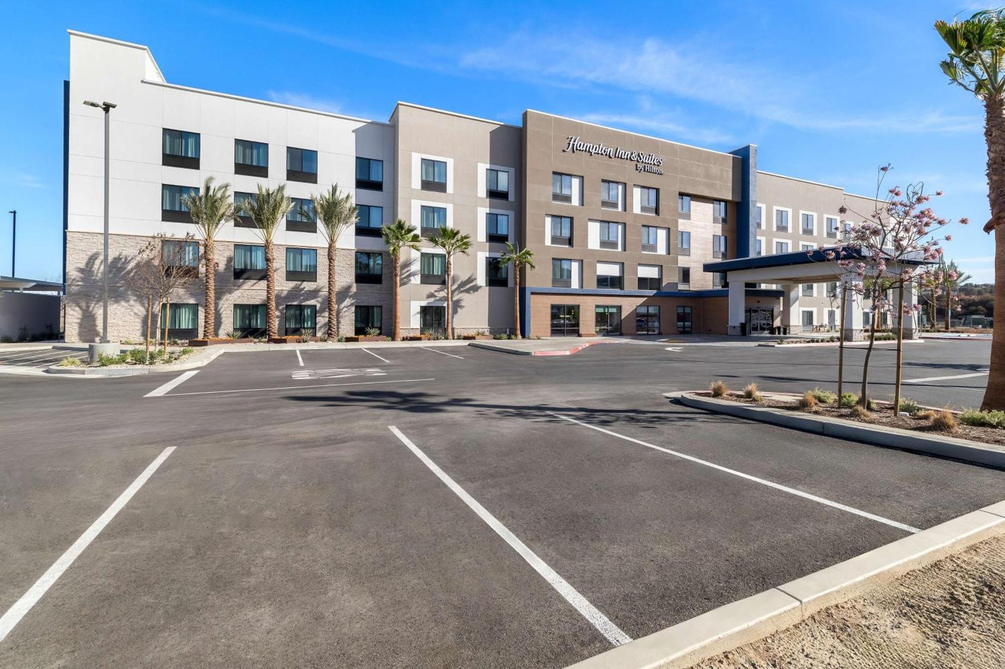 Hampton Inn & Suites Corona, Ca Екстериор снимка
